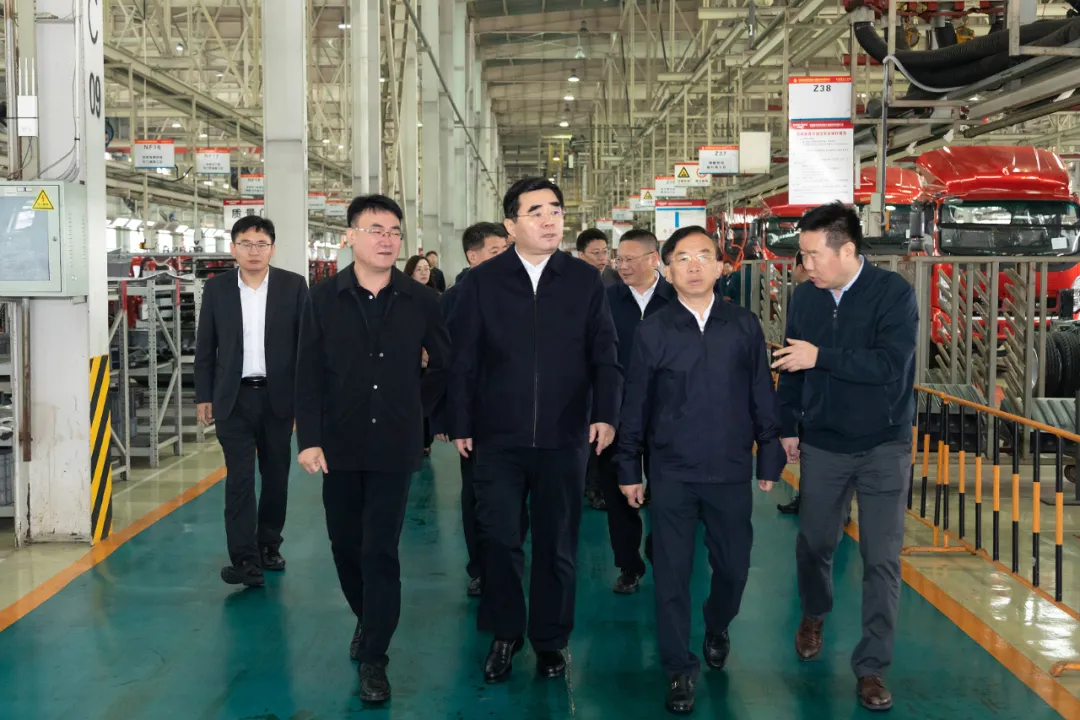 满慎刚调研中国重汽集团成都王牌商用车有限公司